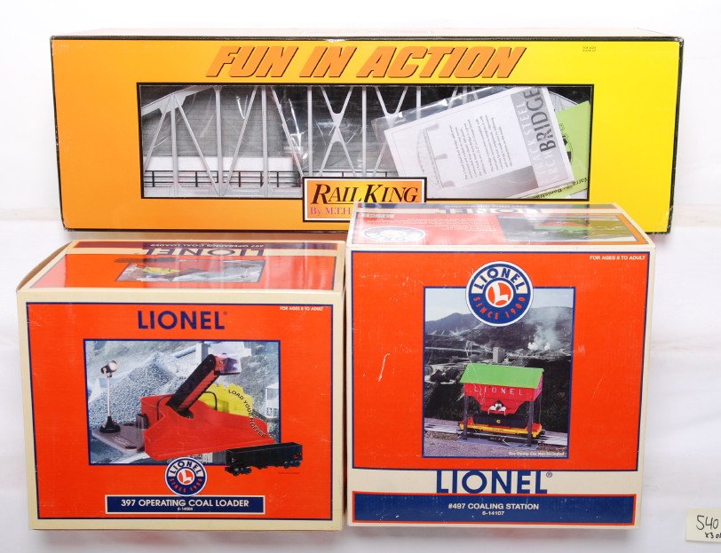 Lionel and MTH accessories 1062, 14004, etc: Lionel and MTH modern O gauge accessories in OBs. MTH item includes 40-1062 two track arch bridge. Lionel items are 14004 397 coal loader, and 14107 497 coaling station. Items are C8 with some light l