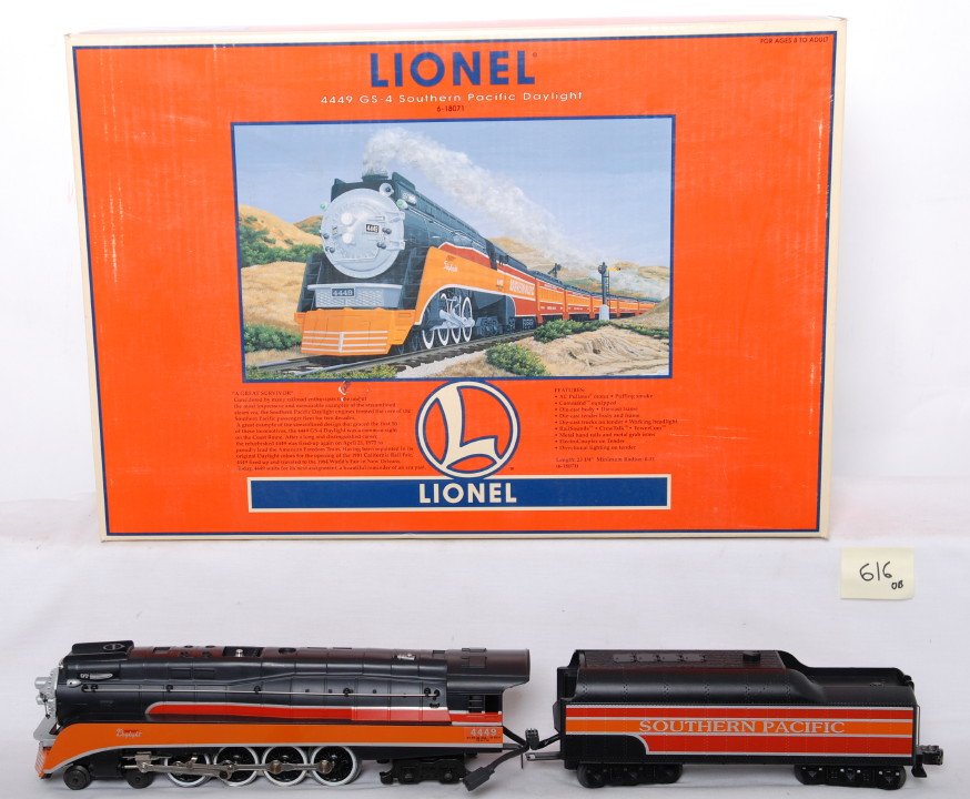 Lionel Southern Pacific 18071 GS4 steam locomotive: Lionel modern O Gauge Southern Pacific GS4 Daylight in OB. Loco is catalog number 18071 and features TMCC, Railsounds, Electrocoupler and much more. Loco is C8 with some run time, OB has one very smal