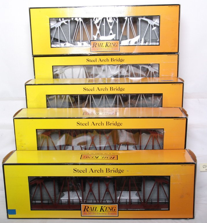 5 Railking arch bridges: MTH Railking modern O gauge arch bridges in OBs. Five bridges include three 40-1013 silver and two 40-1031 rust. Items are C8-9. OBs have some wear.