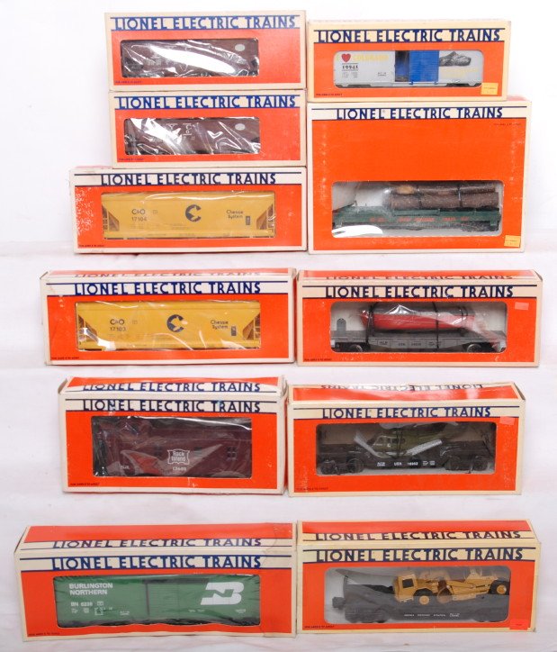 11 Lionel freight cars 9240, 16939, 16675, etc: Lionel modern O gauge freight cars in OB. Eleven freight cars include 16675 Great Northern log dump car, 16934 Pennsylvania flat, 16952 Navy flat, 17103 and 17104 Chessie hoppers (one box has water da