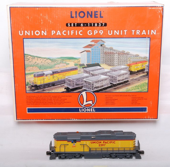 Lionel Union Pacific GP9 Unit Set 11837: Lionel modern O gauge 11837 Union Pacific GP-9 unit ore train in OB. Loco features TMCC, Railsounds, Electrocouplers, etc. Set is C8 with run time, however loco has a few very small rust spots on whee