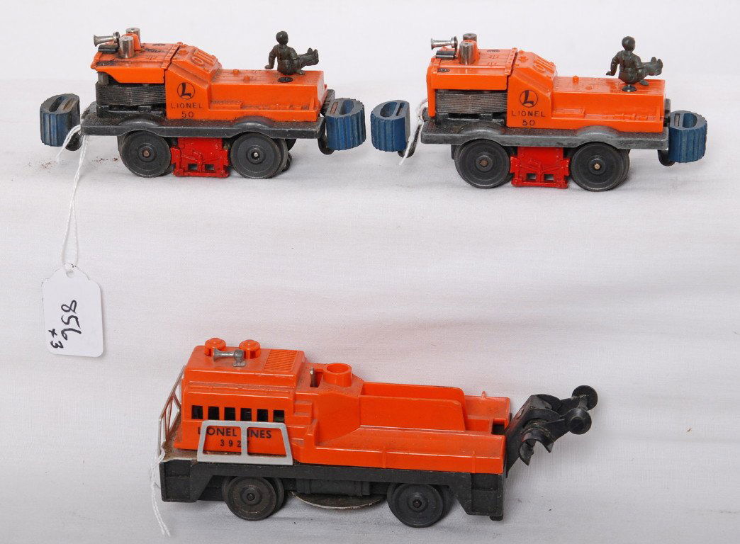 Lionel 50, 3927, 50 motorized units: Postwar Lionel O gauge 3927 track cleaner, two 50 gang cars. Please view the photos of the items in this lot for quantity and a better description of condition, items are sold Òas isÓ shown with no