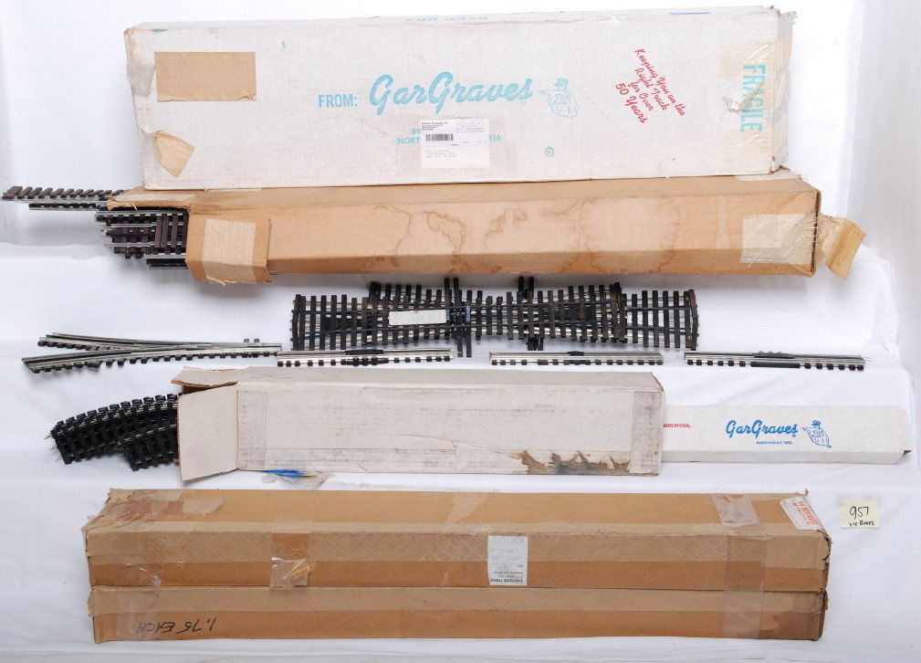 Gargraves track and Ross switch lot: Gargraves and Ross modern O gauge track. Includes aprox. 55 sections sections of Phantom track, two Ross 11 degree crossovers, Ross wye, 8 sections of 042 curves, six uncoupler sections, and two new b