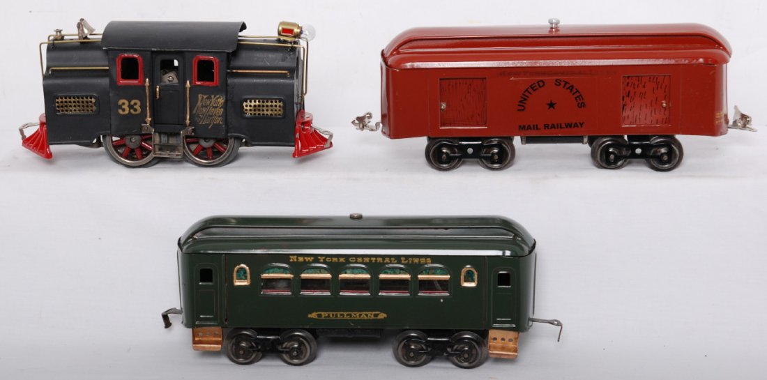 Lionel 33, 32, 35 restored trains: Prewar Lionel standard gauge 33 electric locomotive, 32 RPO, and 35 Pullman, restored to look C7 area.