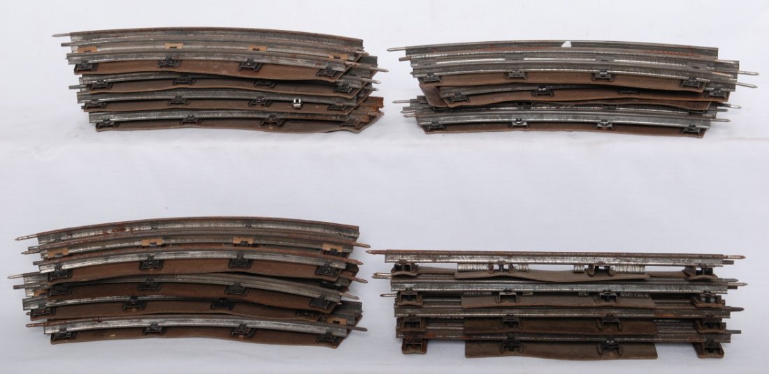 Prewar American Flyer 4 rail O gauge track sectio: Prewar American Flyer O gauge 4 rail track for the articulated streamline diesel locomotive passenger train with whistle. Track all has nice bases that are very flat, some surface rust on some pieces.