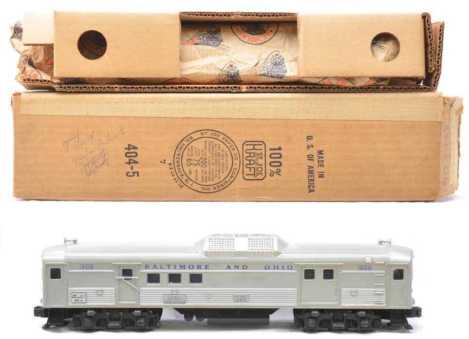 Lionel 404 B&O RDC-4 Budd Baggage/Mail OB: Lionel postwar 404 Baltimore & Ohio RDC-4 Budd baggage/mail car in OB with original cardboard insert and wrap, C7-8. The OB is clean with all flaps attached and has writing on one side.