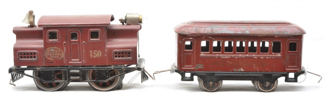 Lionel NYC Maroon 150 Loco 600 Pullman: Lionel prewar O gauge New York Central Lines maroon 150 electric 0-4-0 loco and a 600 Pullman. The loco has been partially repainted. The Pullman is C5.