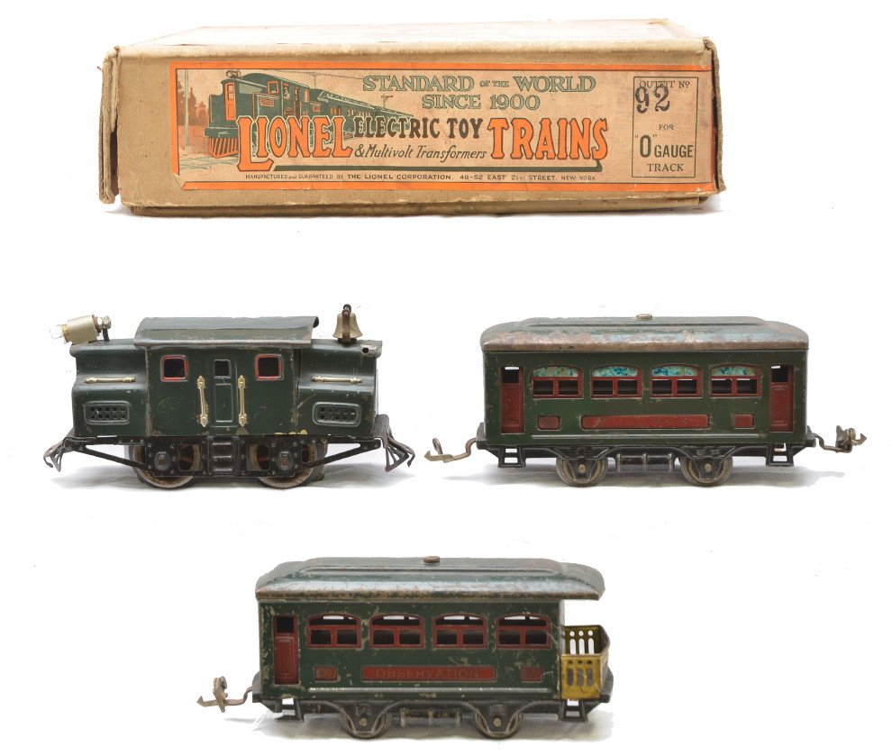 Lionel Dark Green Pass Set 92 152 629 630 OB: Lionel prewar O gauge dark green passenger set no. 92 in set box containing; 152 NYC Lines 0-4-0 electric loco, 629 Pullman, 630 observation and curve track sections. The loco is C5 and the cars are C