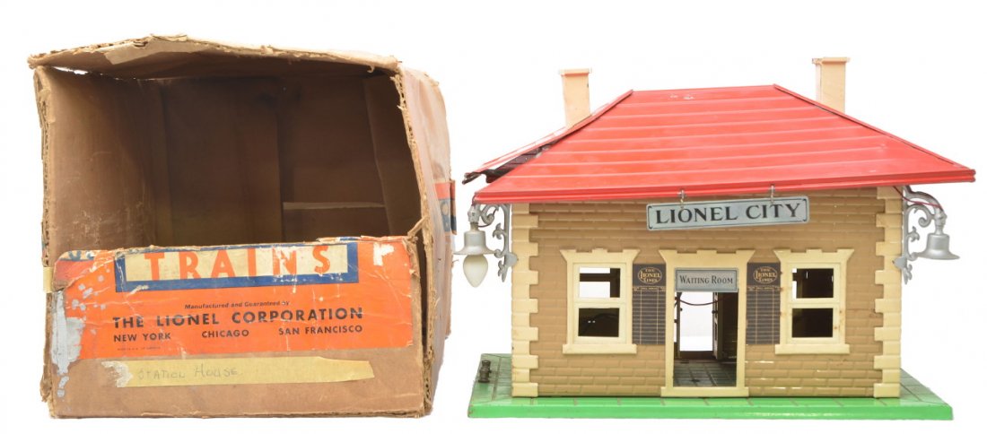 Lionel Prewar Std. Ga. 134 Lionel City Station: Lionel prewar standard gauge 134 Lionel City Station with 45N green base, tan walls, ivory window and door inserts, red roof and aluminum painted light fixtures in a worn OB. The roof has separated al