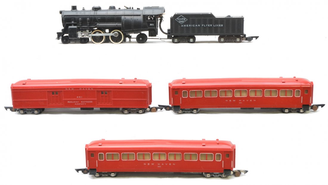 Am Flyer Red Atlantic New Haven Pass Set 4604: American Flyer S gauge red Atlantic New Haven passenger set no. 4604, circa 1946 containing; 301 black 4-4-2 steam loco and tender with a Reading Lines logo lettered American Flyer Lines, 651 baggage 
