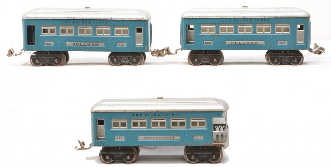Lionel Blue/Silver Passenger Cars 609 609 611: Lionel prewar O gauge three blue passenger cars with silver roofs and inserts; two 609 Pullmans and a 611 observation. The cars are C5.