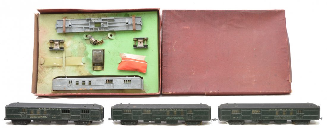 AC Gilbert AF 3-2764 NH Baggage Cars Kit: A.C. Gilberts American Flyer HO gauge three 2764 dark green New Haven baggage cars, C4-5. Also included is an American Flyer passenger car kit in a worn and damaged OB, C4-5.