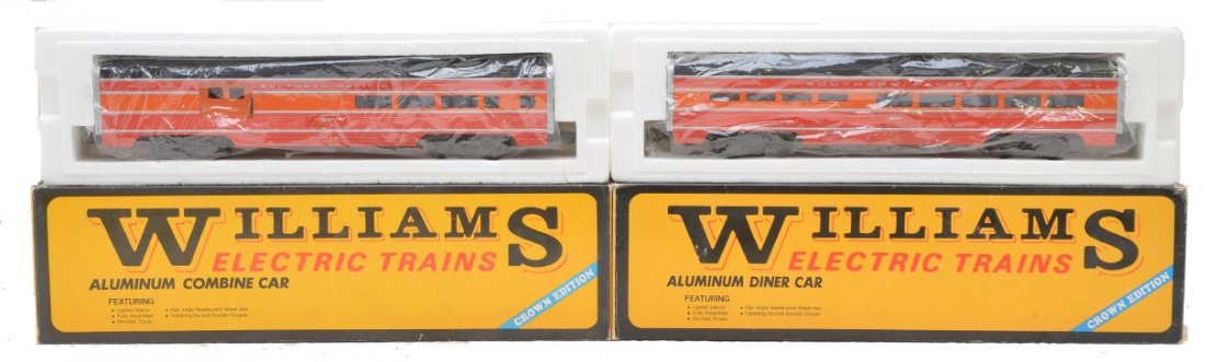 Williams SP Aluminum Pass Cars 2612-C 2612D: Williams Southern Pacific aluminum passenger cars including; 2612-C combine and a 2612-D diner car in OBs. The cars have light run time, C8-9.