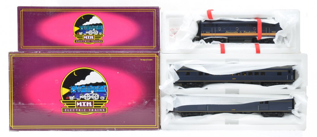 MTH L&N MT-2152B EMD 20-69111 Cars MIB: MTH MT-2152B Louisville & Nashville EMD F3 B unit and a 20-69111 Louisville & Nashville 2-car 70Õ streamlined baggage/couch passenger set smooth in OBs, C9-10.