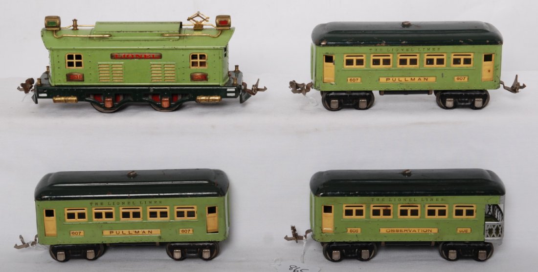 Lionel 263E electric w/two 607, 608 passenger: Prewar Lionel O gauge 263E electric locomotive with two 607 Pullman (one with a partial and one missing coupler) and 608 observation, C6.