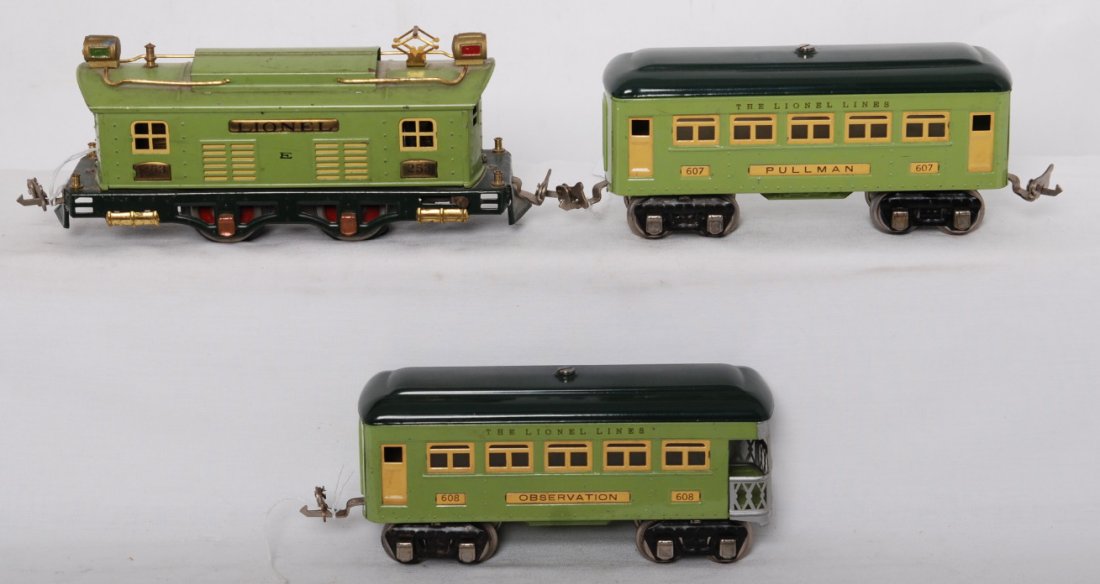 Lionel 253E electric loco with 607 and 608 passeng: Prewar Lionel O gauge 253E electric locomotive with 607 Pullman and 608 observation passenger cars, car roofs are repainted, C6-7. Cars have fish bellies.