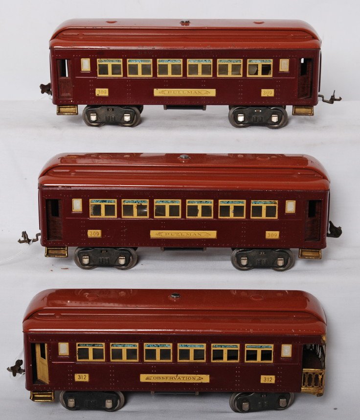 Lionel 309, 309, 312 in maroon w/terra cotta roofs: Prewar Lionel standard gauge passenger cars, two 309 Pullman and a 312 observation with maroon bodies and terra cotta roofs, C6-7.