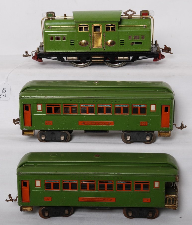 Lionel 318 electric with 309 and 312 passengers: Prewar Lionel O gauge 318 center cab electric locomotive with 309 Pullman and 312 observation passenger cars, C5-6.