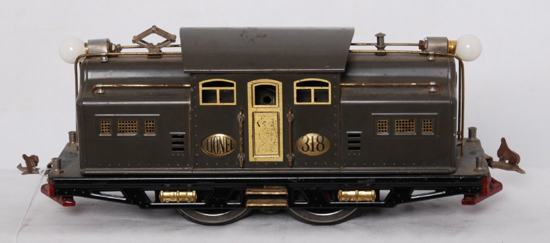 Lionel 318E center cab electric locomotive: Prewar Lionel standard gauge 318E center cab electric locomotive,should clean and polish C6.
