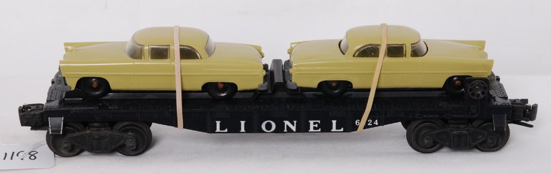 Lionel 6424 flatcar with olive green gray bumper : Postwar Lionel O gauge curiosity piece 6424 flatcar with olive green autos with gray bumpers, C7 with wheel marks on bed. Autos look C8 area with rust on axles.