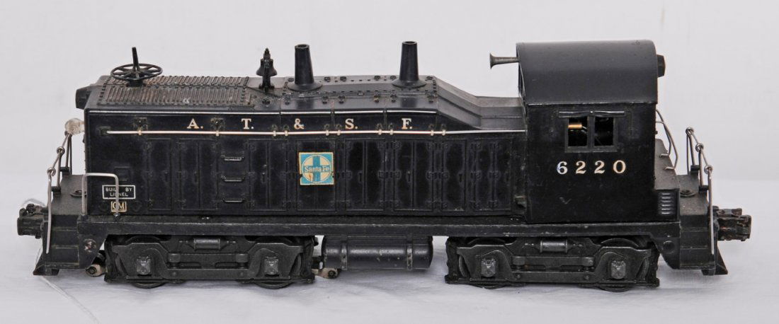 Lionel 6220 Santa Fe NW-2 diesel switcher: Postwar Lionel O gauge 6220 A.T.S.F. Santa Fe NW-2 diesel switcher locomotive with small GM, C6.