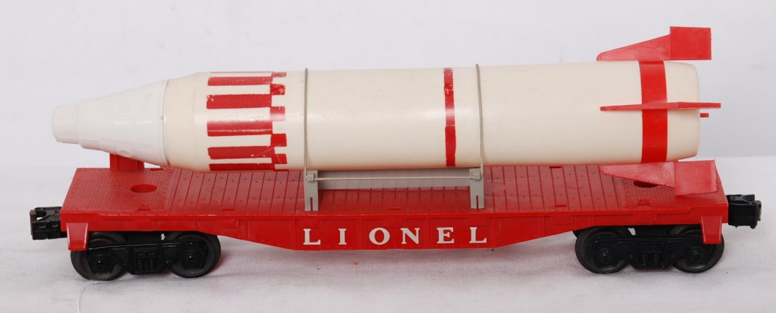 Lionel 6407 flatcar w/rocket WHITE pencil sharpen: Postwar Lionel O gauge 6407 flatcar with rocket, C8 with light surface rust on rivets. Pencil sharpener is two piece, sharpener is marked with Sterling Plastics No. 506, top/shavings container has a 3