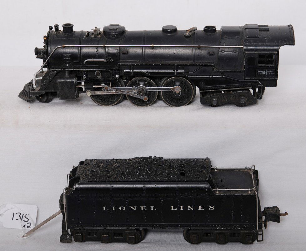 Lionel 226E steam locomotive and 2226WX tender: Prewar Lionel O gauge 226E steam locomotive and 2226W tender with whistle, loco has slightly bent cab corner, otherwise C6.