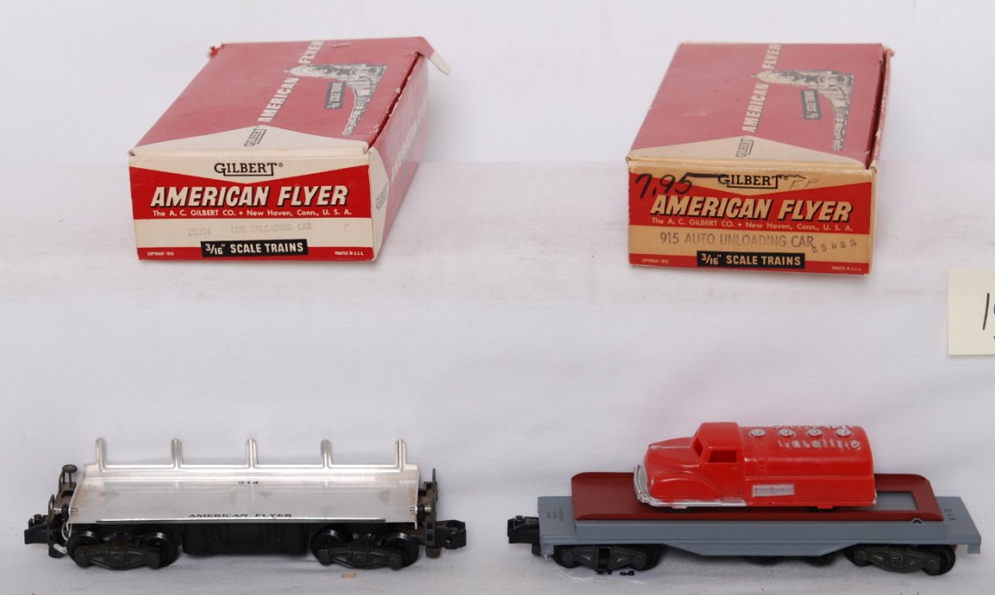 American Flyer 25004 log dump and 25032 auto unloa: American Flyer postwar S gauge 25004 log unloading car with logs, power rail, and control button. Box includes insert and has light wear. Car is C8 with run time. Also included is 25032 auto unloading