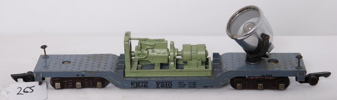 American Flyer Erie 946 searchlight light green ge: American Flyer postwar S gauge 946 Erie searchlight car with light green painted generator. Car is C7 with some light discoloration spots on the flat car deck and some very light scratches on the gene