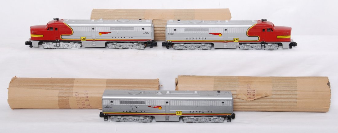 American Flyer Santa Fe A-B-A 470, 471, 473: American Flyer postwar S gauge Santa Fe Alco A-B-A with two pieces of stamped original wrap and one repro. Locos are C6-7 some paint chipping on the nose of 470, some decal chipping on 470 and 471. 47