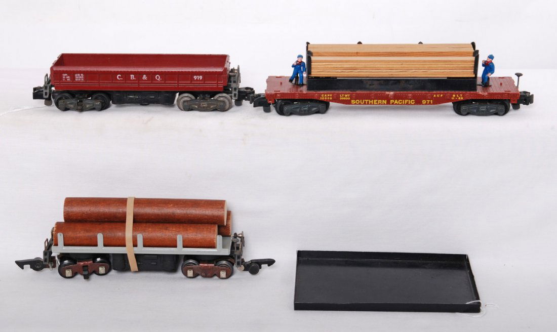 3 American Flyer operating cars 714, 971, 919: American Flyer postwar S gauge operating freight cars. Includes 714 log dump car, 971 Southern Pacific Moe and Joe lumber car, and 919 CB&Q dump car. Cars are C7 to C7+. Black dump tray is also includ