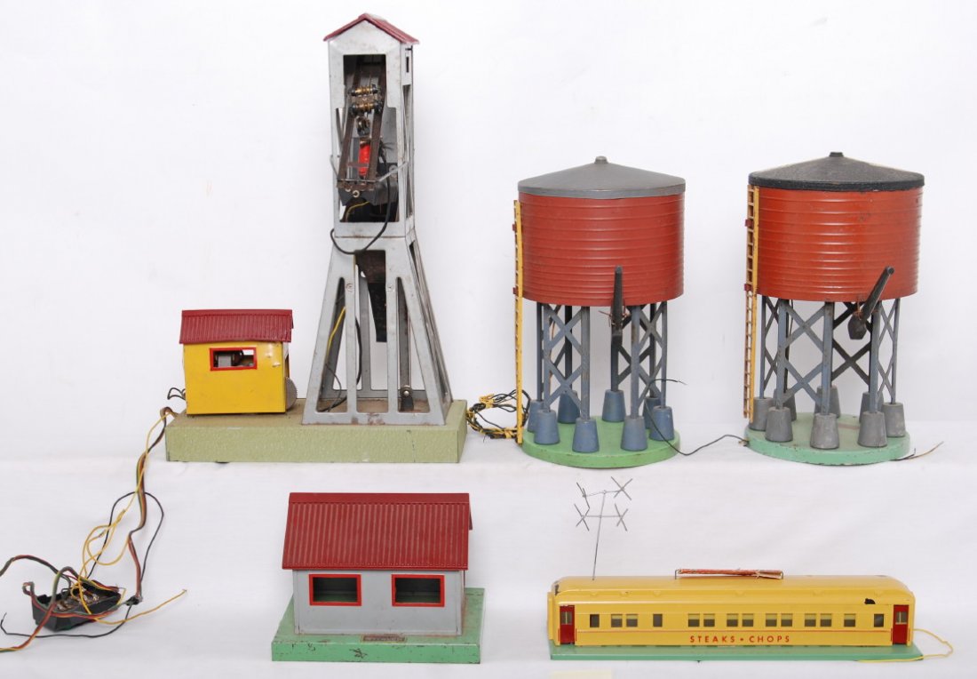 American Flyer 752A, 761, 764, 596, 596,: American Flyer postwar S gauge accessories. Includes 764, two 596 operating water tanks, 752A seaboard coaler with bent control house, and 767 diner with some paint loss on roof and corners. Accessori