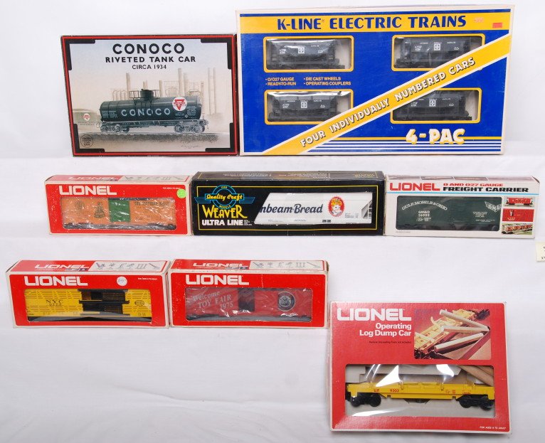 11 K Line, Lionel, Weaver, freight cars: Modern O gauge freight cars in OBs. K Line includes 6706A Santa Fe ore four pack and 639104 Conoco tank car and base. Weaver car is a Sunbeam bread hopper. Lionel cars include 9303 Union Pacific log d
