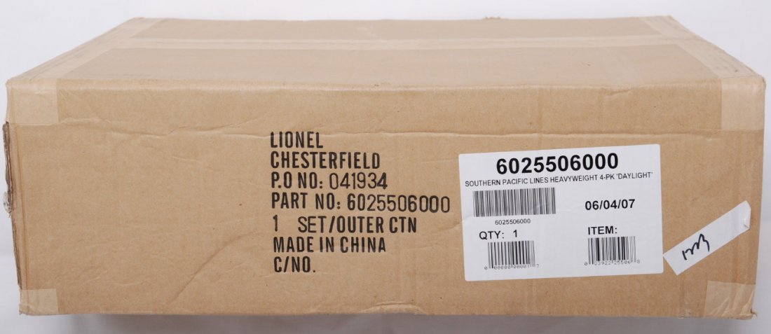 Lionel 25506 Southern Pacific heavyweight 4 pack: Lionel modern O gauge Southern Pacific Daylight 25506 heavyweight passenger four pack. Set is factory sealed in the master carton C10.