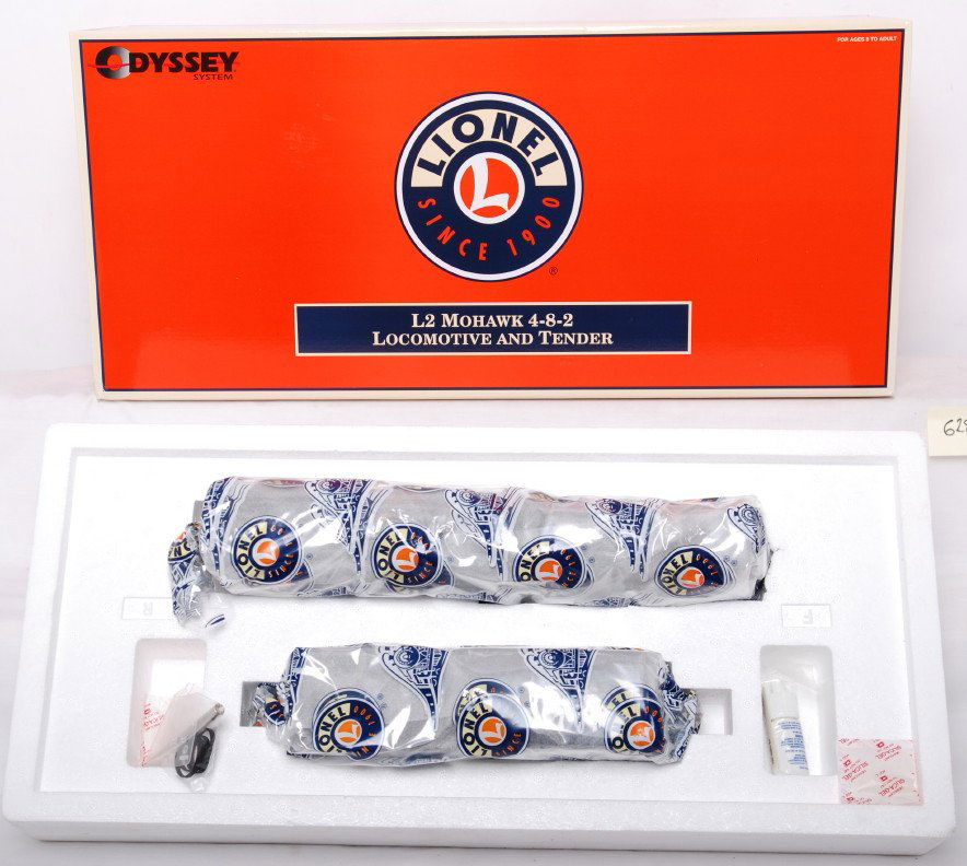 Lionel 11114 New York Central L-2 Mohawk: Lionel modern O gauge 11114 New York Central L-2 4-8-2 Mohawk steam locomotive in OB. Loco features TMCC, Railsounds, Electrocoupler, fan driven smoke unit and much more. Loco is factory wrapped in th