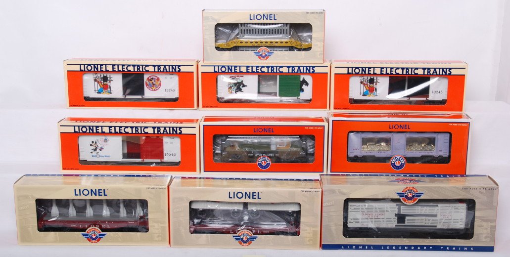 10 Lionel freight cars 39458, 39463, 19246, etc: Lionel modern O gauge freight cars in OB. Ten freight cars include two 19245 MickeyÕs World boxcars, 19246 Disneyworld 20th anniversary boxcar, 19282 Perils of Mickey boxcar, 39437 Supplee flat, 2962