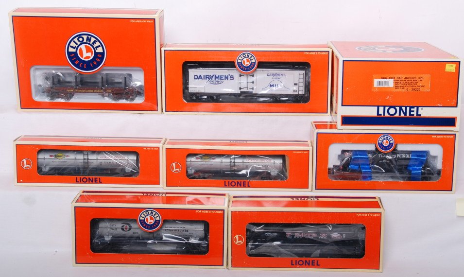 10 Lionel freight cars 39223, 17341, 36764: Lionel modern O gauge freight cars in OB. Ten freight cars include 36764 operating Westside Lumber log dump car, two 19608 Sunoco tank cars, 17341 DairymenÕs League milk car, 26147 Diamond Chemical t