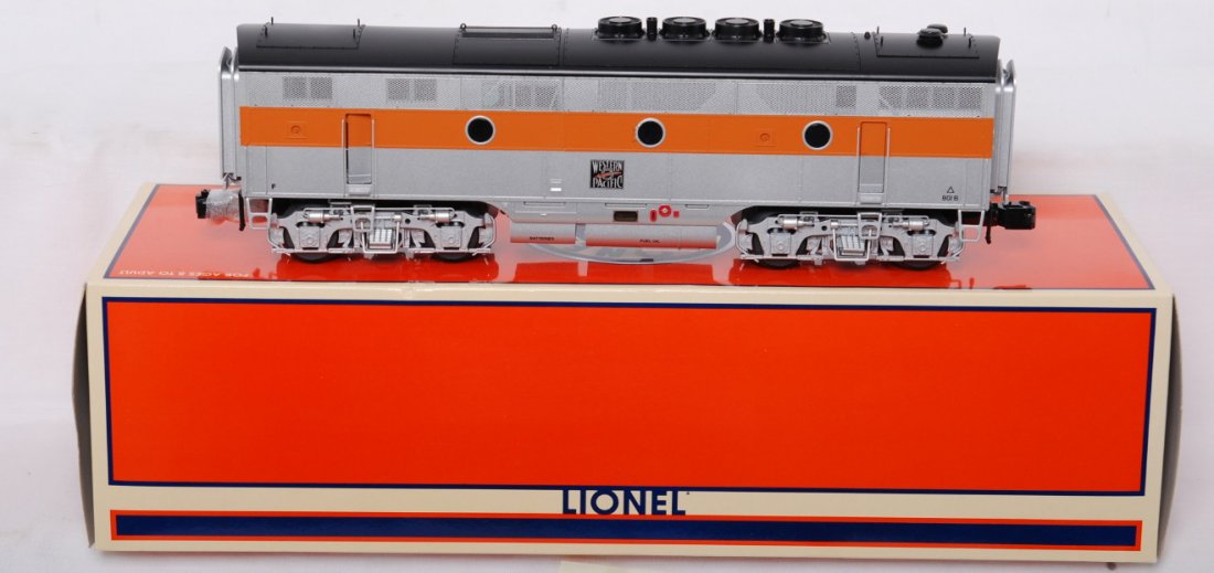 Lionel 14557 Western Pacific B unit with TMCC: Lionel modern O gauge 14557 Western Pacific F3 B unit in OB. Engine is high C8+ with very light run time. Also features directional lighting, TMCC control, and Electrocouplers on one end. OB has light