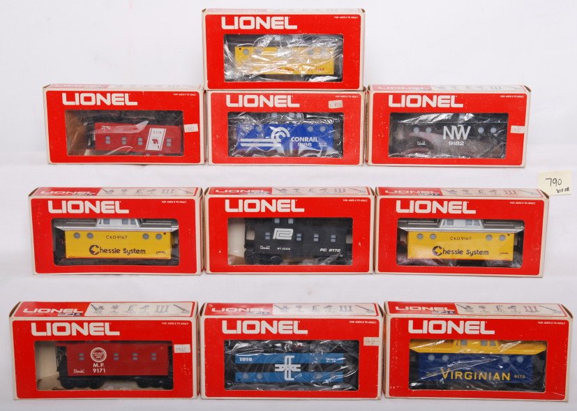 10 Lionel cabooses 9172, 9173, 9182, 9168, etc.: Lionel modern O gauge cabooses in OB. Ten cars include two 9167 Chessie, 9172 Penn Central, 9173 Jersey Central, 9181 Boston and Maine caboose, 9171 Missouri Pacific caboose, 9186 Conrail caboose, 918