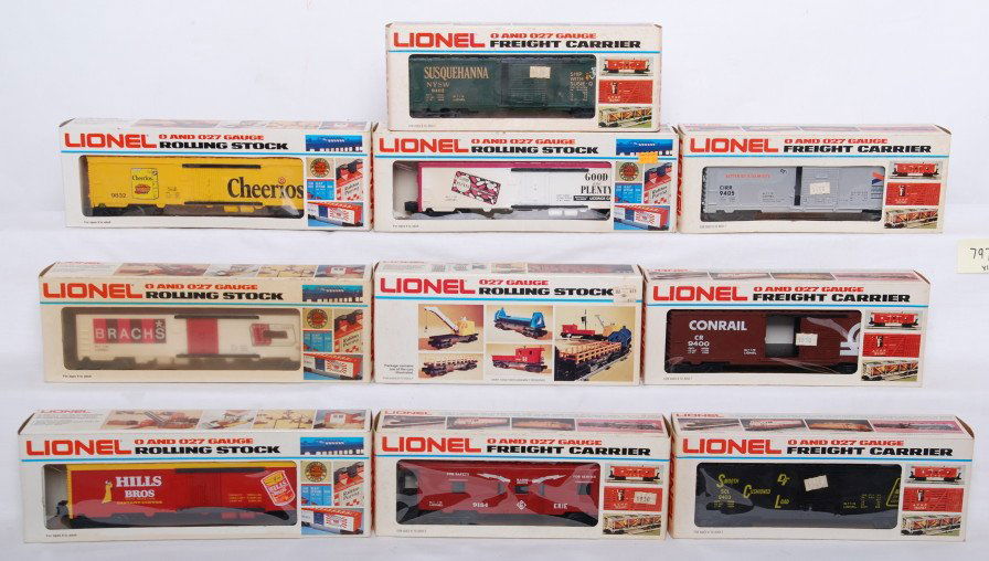10 Lionel freight cars 9878, 9400, 9184, etc: Lionel modern O gauge freight cars in OB. Ten freight cars include 9832 Cheerios reefer, 9085 work caboose, 9405 Chatahooche boxcar, 9878 Good NÕ Plenty reefer, 9400 Conrail boxcar, 9879 Hills Brothe