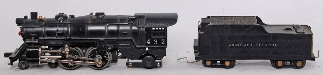 American Flyer O gauge 432 steam loco and tender: Prewar American Flyer O gauge diecast steam locomotive and diecast tender No. 432, C7 with slight distortion to tender body and surface rust on couplers.