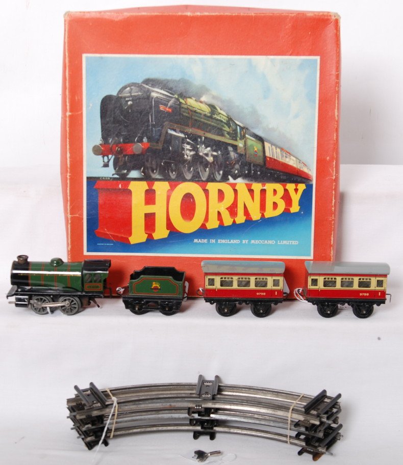 Hornby Goods Set No. 20 clockwork steam in OB: Postwar Hornby Train, Goods Train No. 20, O gauge. Type 20 British Railways 60985 mechanical clockwork steam locomotive and tender with two 1st class 9798 passenger coaches. Six sections of curved tra