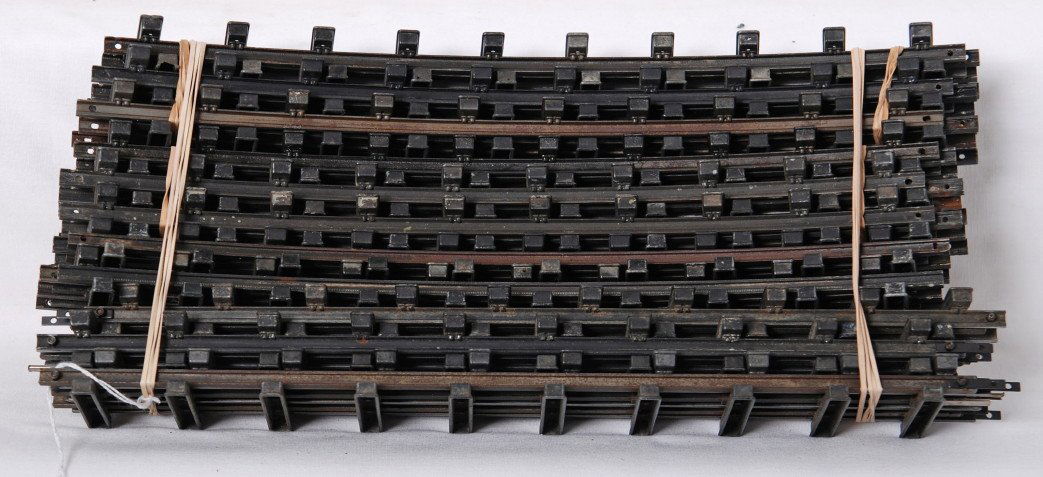 Sixteen curved and six straight Lionel T-Rail 771: Prewar Lionel 771 and 772 O gauge T-Rail track. Sixteen curved sections, and six straight sections of track. Some sections have some very minor super light surface rust to a couple small spots a littl