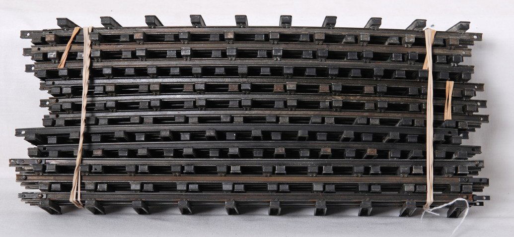 Sixteen curved and six straight Lionel T-Rail 771: Prewar Lionel 771 and 772 O gauge T-Rail track. Sixteen curved sections, and six straight sections of track. Some sections have some very minor super light surface rust to a couple small spots a littl
