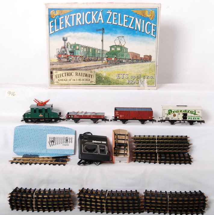 ETS Souprava Modelove Elektricke Zeleznice in OB: Modern era ETS 2 -Rail O gauge Souprava Modelove Elektricke Zeleznice, Czechoslovakian electric locomotive freight set in OB. E225-001 electric locomotive, Np. 3.32571 flatcar, Vtu 4.92808 gondola, Lp