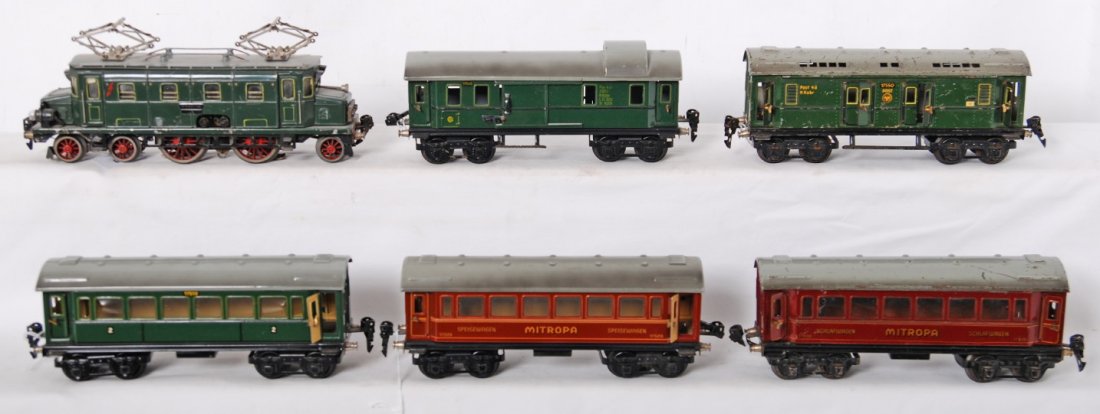 Marklin prewar CS66 loco and 5 1750 series passeng: Marklin prewar O gauge passenger set including CS66 / 12920 4-4-2 electric locomotive, 1751 eight wheel person wagon, 1752 eight wheel Mitropa Spieswagon, 1753 eight wheel Mitropa Schlafwagon, 1754 ba