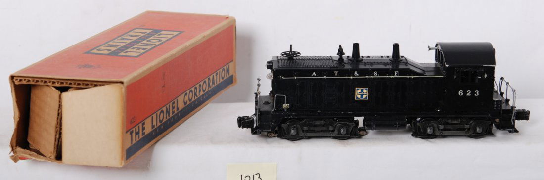 Lionel 623 Santa Fe NW-2 switcher: Lionel Postwar O gauge 623 Santa Fe NW-2 switcher in OB. Box is missing one end flap, and the other is tape repaired. Switcher is C7, some paint wear at the edge of the cab roof and on the air tank.