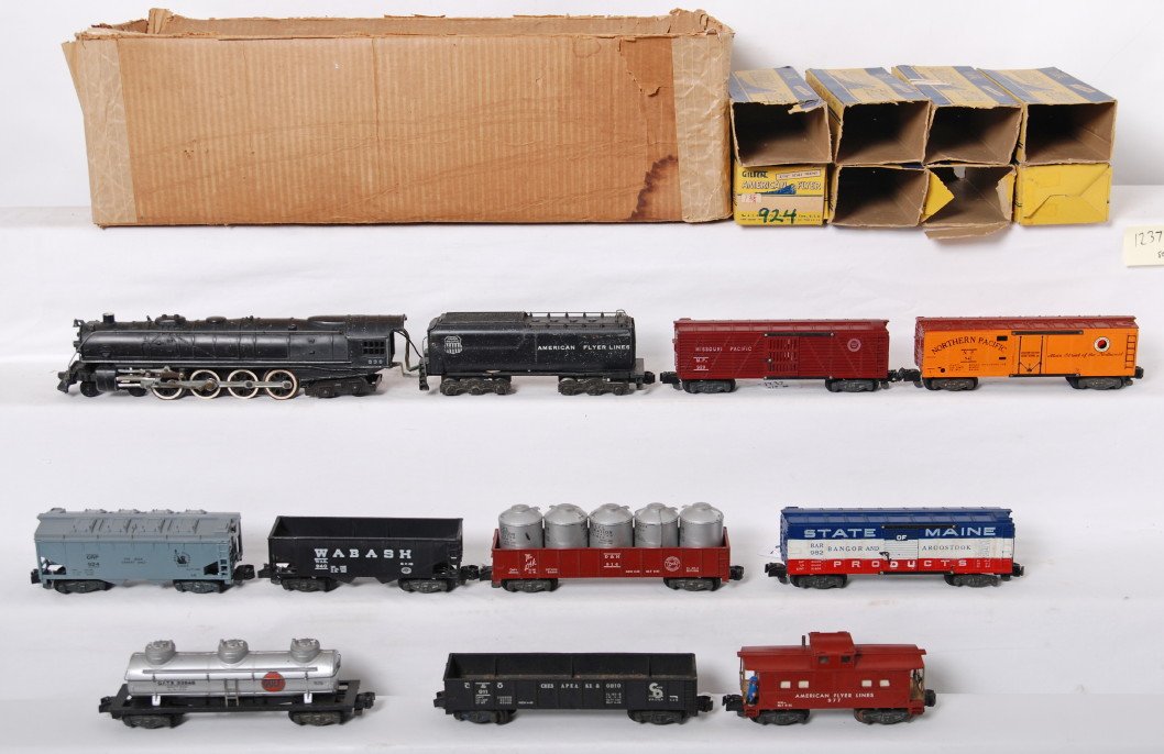 American Flyer 5665W set: American Flyer postwar S gauge 5665W set in OBs. Set includes 336 Union Pacific Challenger with a missing number board, 929 Missouri Pacific stock car with broken knuckle, 982 Bangor and Aroostook Sta