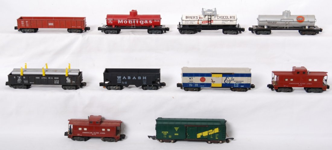 10 American Flyer freight cars 930, 622, 983, etc: American Flyer postwar S gauge freight cars. Ten cars include 983 Missouri Pacific boxcar, 622 GAEX boxcar, 930 American Flyer Lines caboose, 977 American Flyer Lines action caboose, 911 Chesapeake an