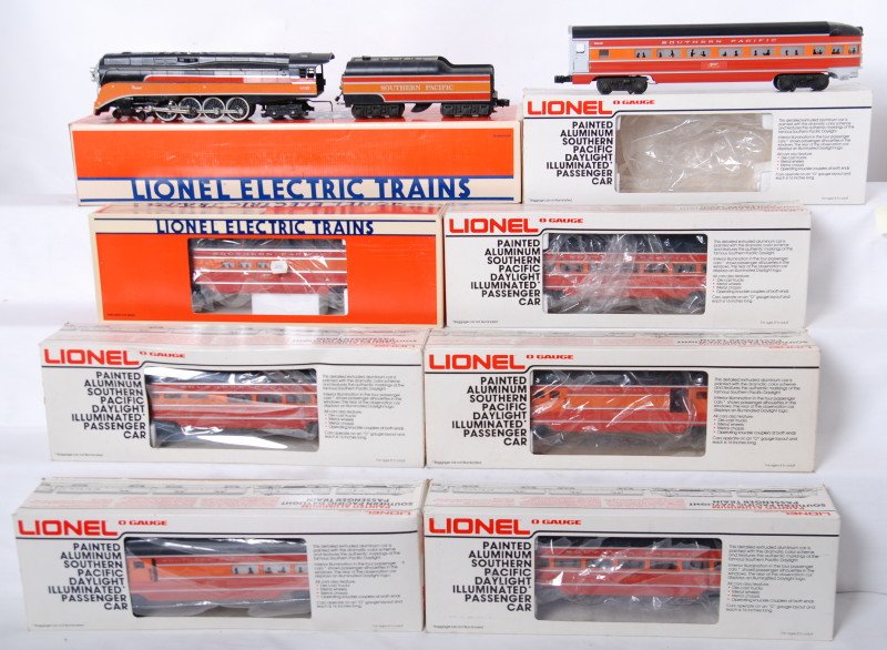 Lionel Southern Pacific Daylight loco and 7 pass car: Lionel modern O gauge Southern Pacific Daylight 8307 steam locomotive and Southern Pacific passenger cars. Loco is C7+ with run time. Passenger cars including; 9589 baggage. 9590 combo, 7204 dining, 1